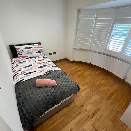 Good Priced Single Rooms In Northolt Ngoại thất bức ảnh