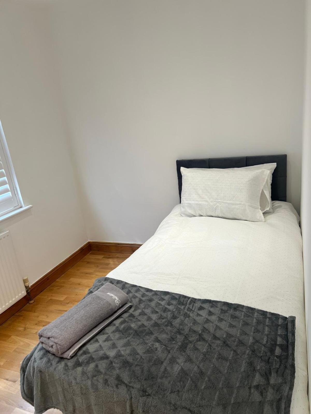 Good Priced Single Rooms In Northolt Ngoại thất bức ảnh