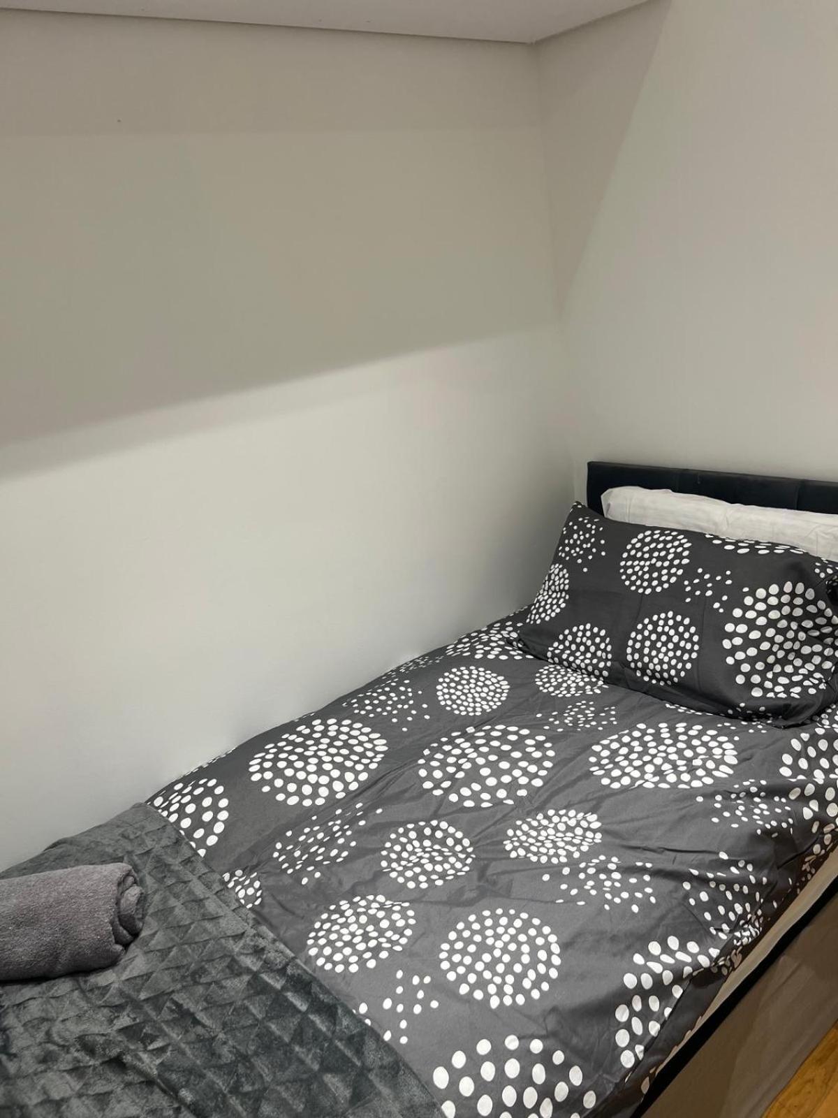 Good Priced Single Rooms In Northolt Ngoại thất bức ảnh