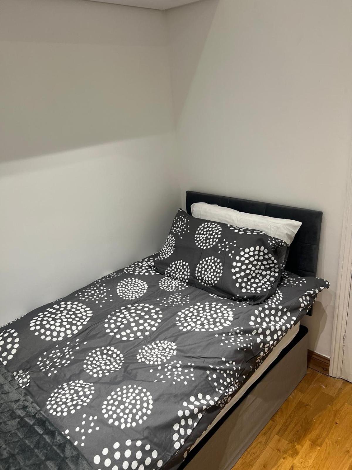Good Priced Single Rooms In Northolt Ngoại thất bức ảnh