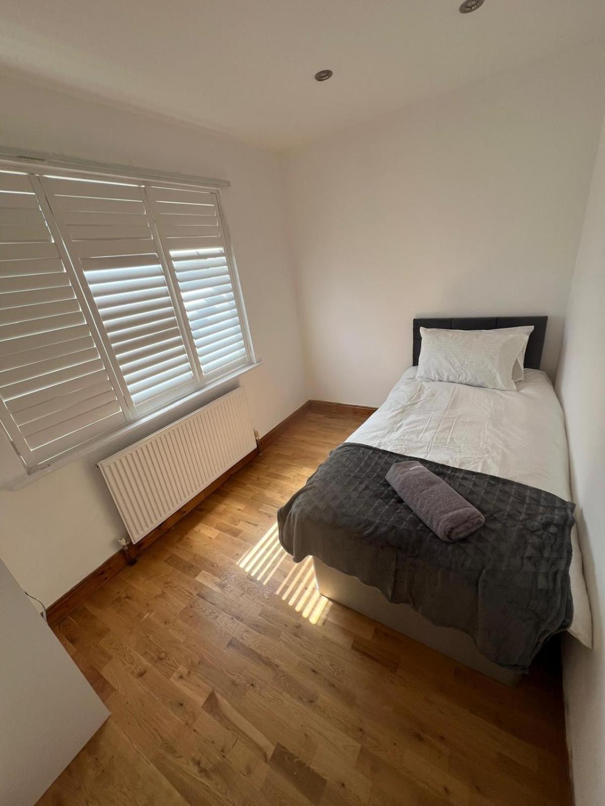 Good Priced Single Rooms In Northolt Ngoại thất bức ảnh